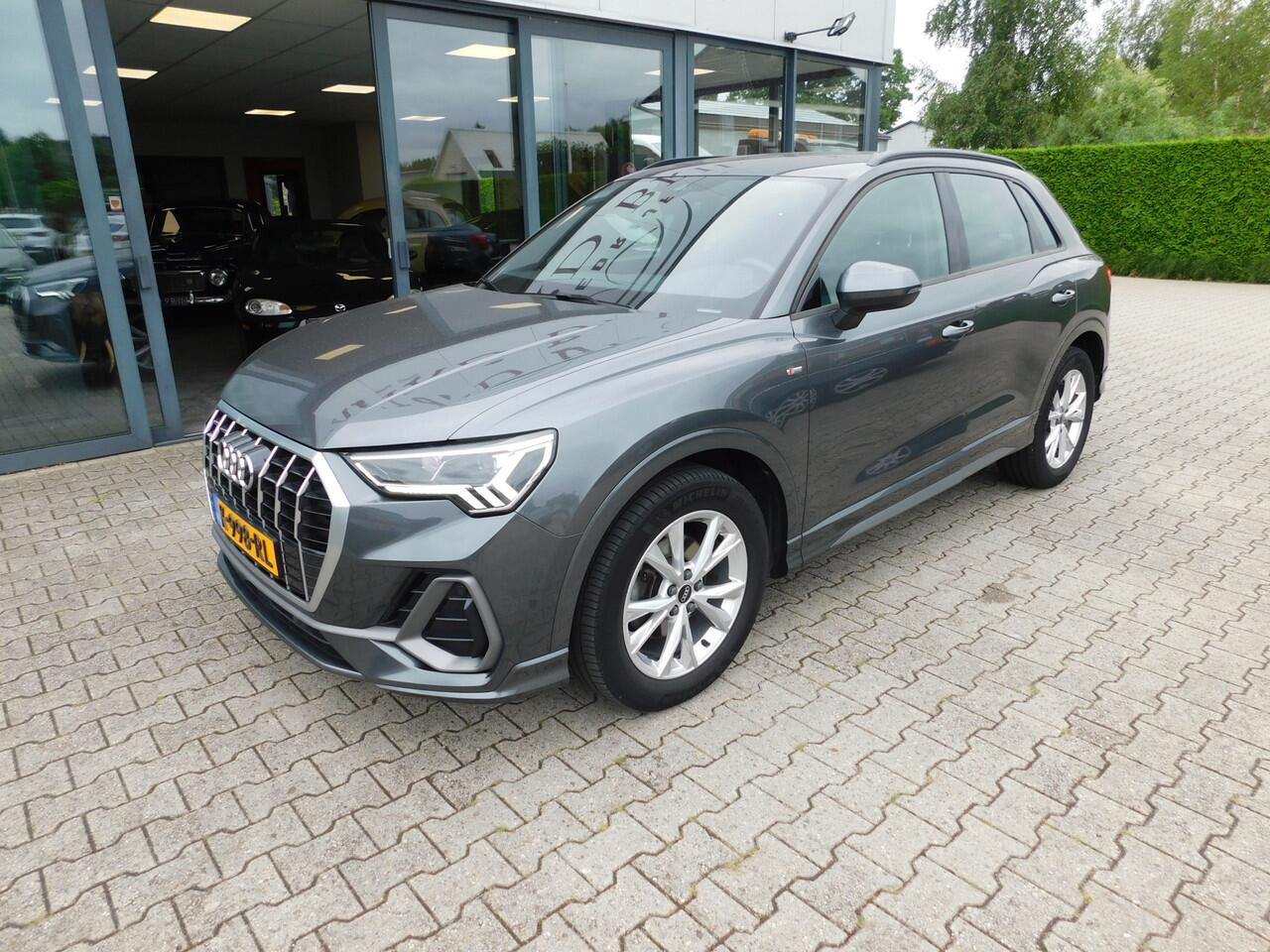 Audi Q3 35 TFSI S-tronic, 2X S-line, Carplay, Pdc