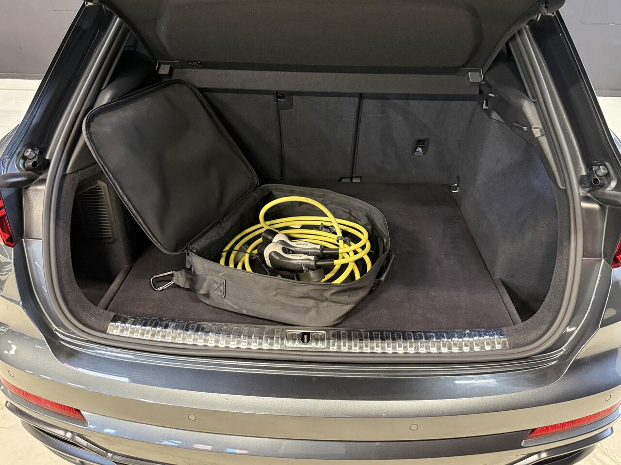 Audi Q3 45 TFSI e S edition | 1e Eigenaar | NAP | 2x S-line | Sfeerverlichting | Apple Carplay | Sportstoelen