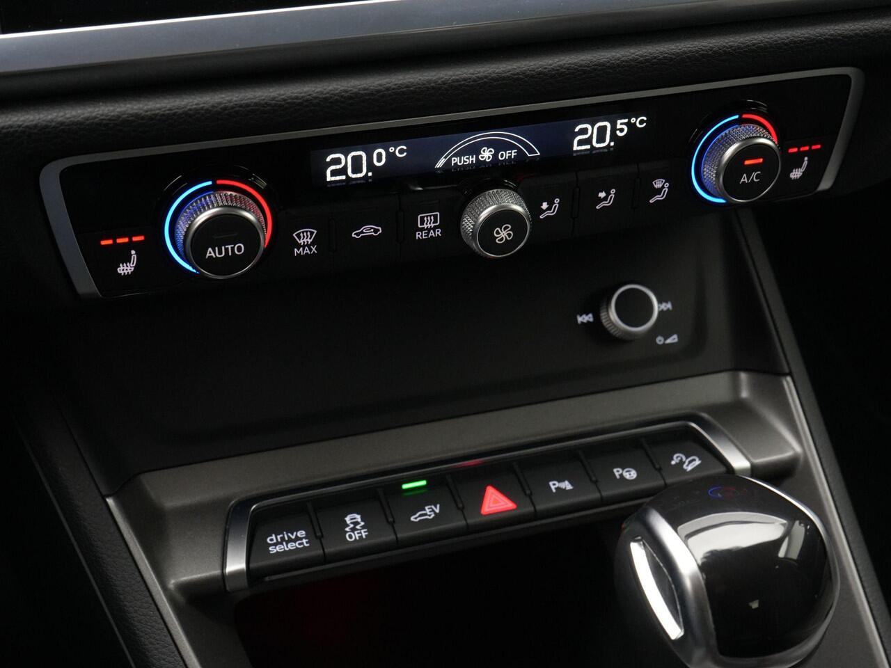 Audi Q3 45 TFSI e 245 pk S-tronic S-Line | Trekhaak | Demperregeling | Rondomzicht camera | Navigatie | Adaptieve cruise control