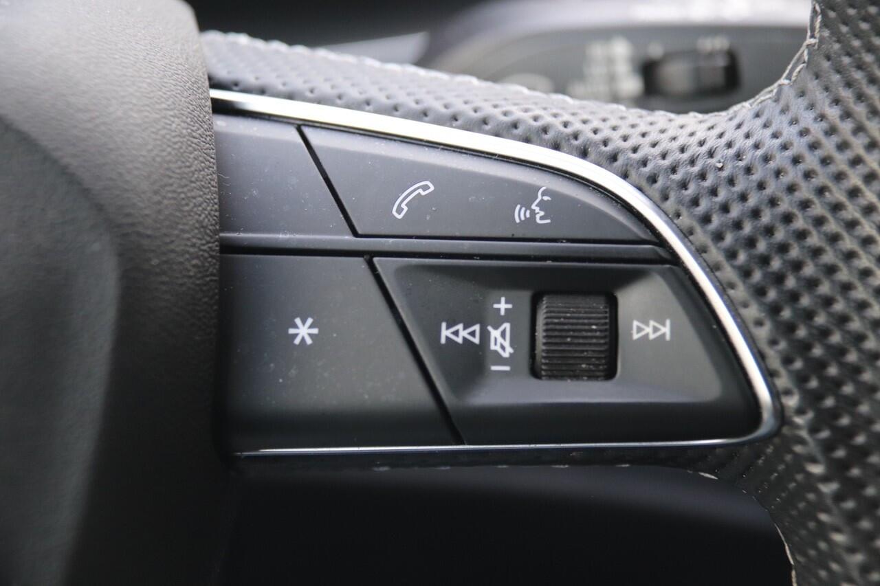 Audi Q3 35 TFSI S edition Hybride-Benzine ,Automaat S Line, Leder, Matrix, Carplay