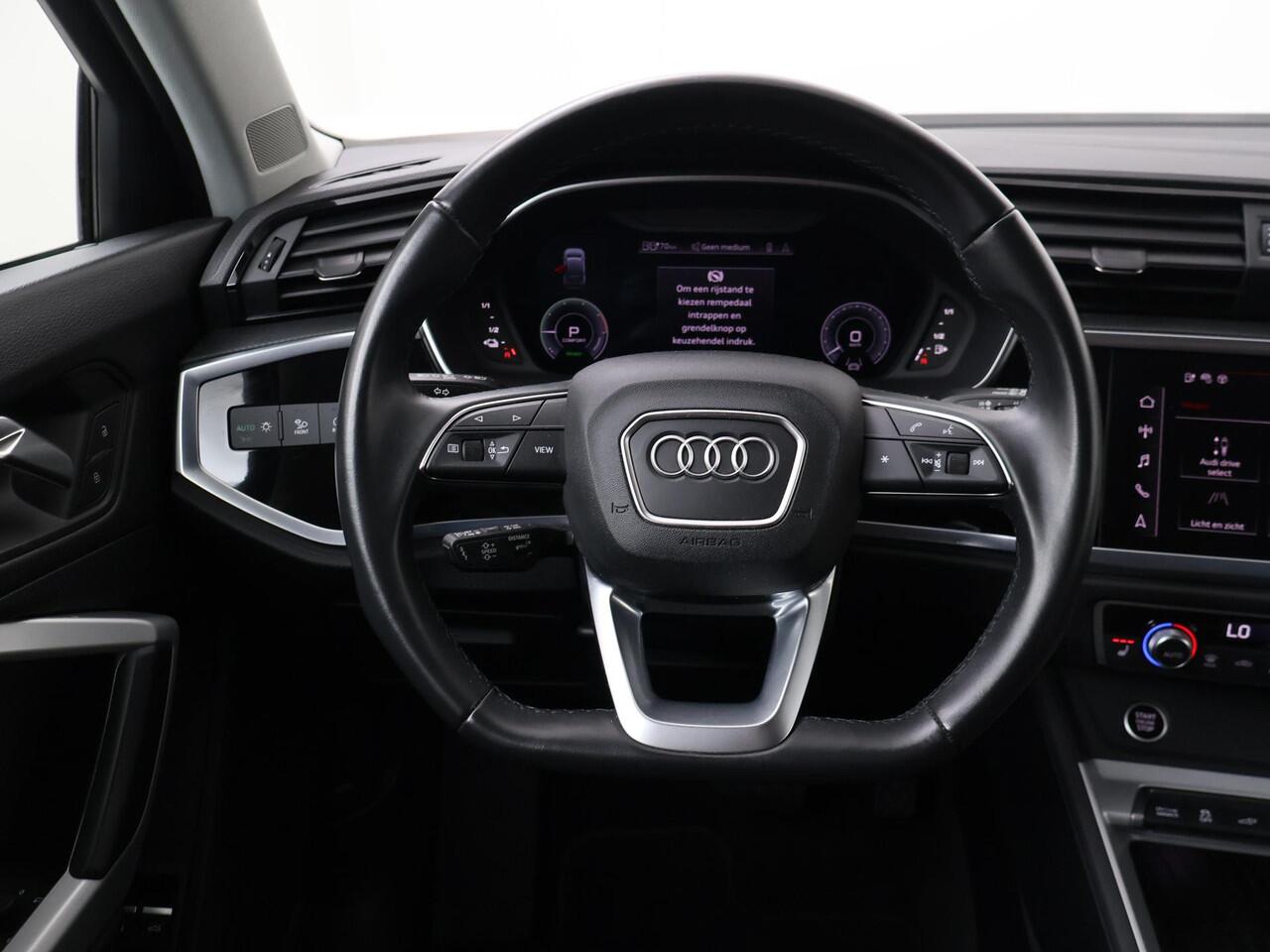 Audi Q3 Sportback 45 TFSI e S Edition | 245 PK | SoH 100% | Trekhaak | Elek. achterklep | Verwarmbare voorstoelen | Navigatiesysteem | LED verlichting |