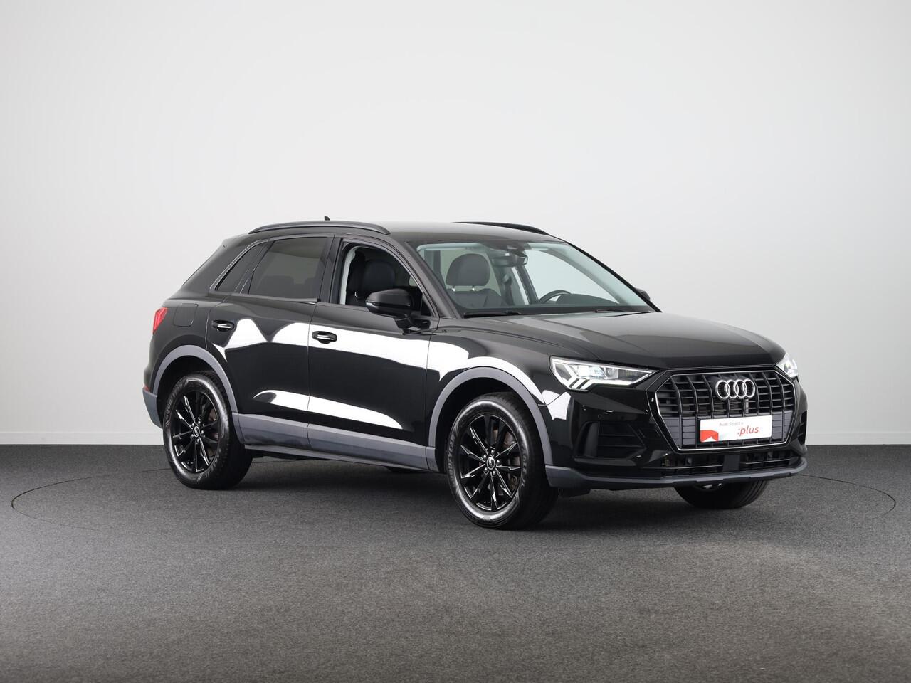 Audi Q3 45 TFSI e Business Edition 245 pk S-tronic | Navigatie | Elektr. trekhaak | Parkeersensoren | Achteruitrijcamera | LED koplampen | Stoelverwarming |
