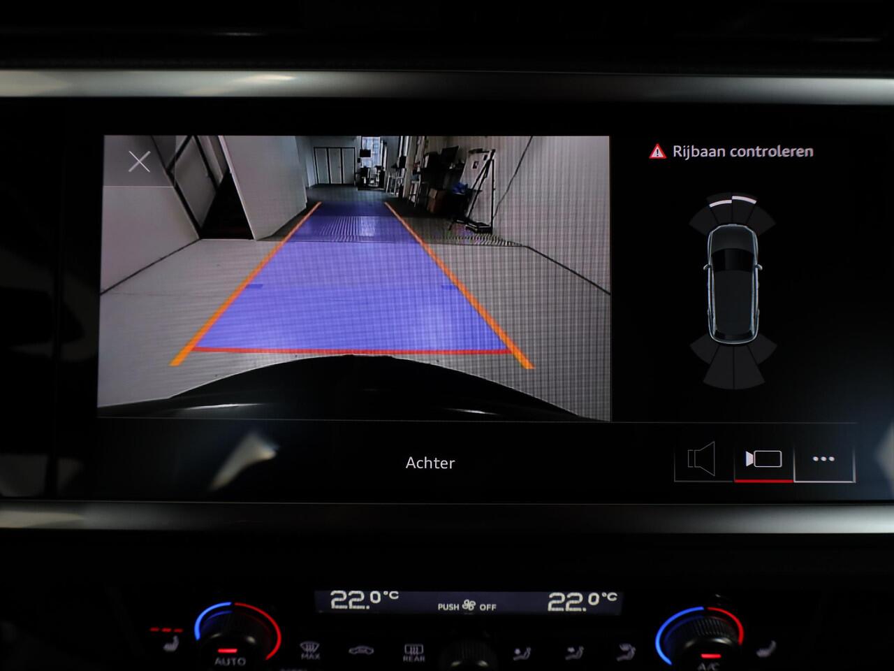 Audi Q3 45 TFSI e Business Edition 245 pk S-tronic | Navigatie | Parkeersensoren | Achteruitrijcamera | Adaptieve cruise control | Stoelverwarming | S-Line interieur |