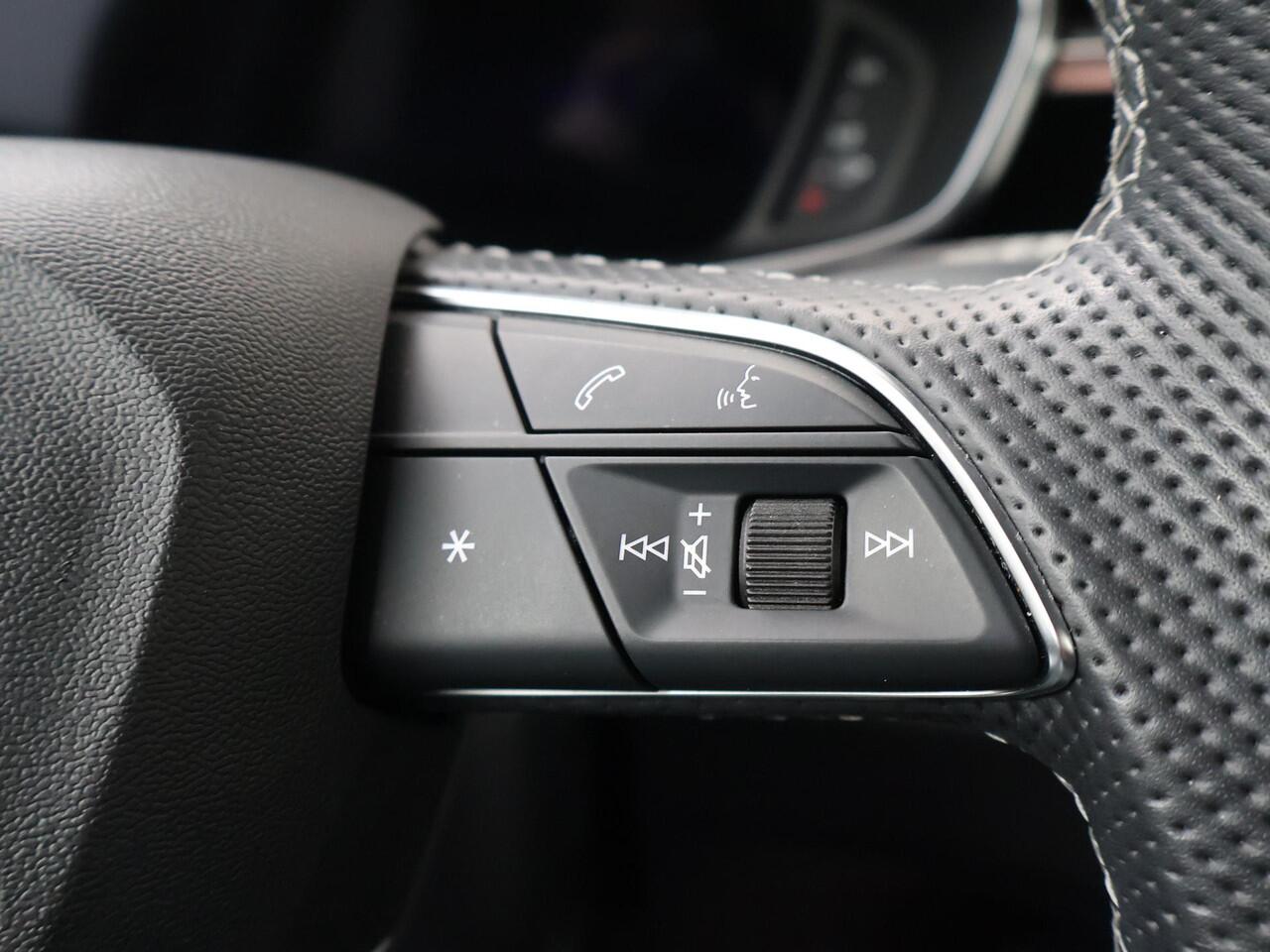 Audi Q3 Sportback 45 TFSI e S Edition | 245 PK | SoH 100% | Trekhaak wegklapbaar | Panoramadak | B&O premium sound | Navigatiesysteem | S line |