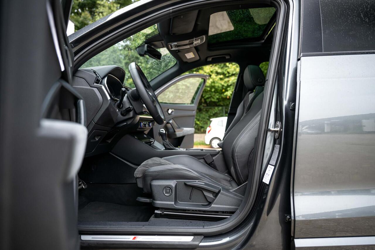 Audi Q3 45 TFSI e S-Line ACC Panorama Keyless Black Optic