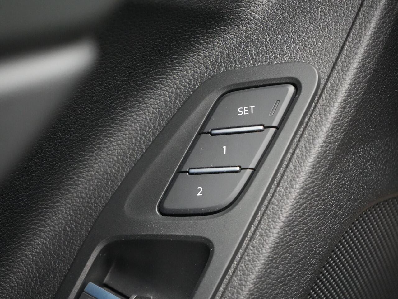 Audi Q3 Sportback 45 TFSI e S Line Plug In Hybrid 245pk Dealer O.H PHEV | Panodak | Adaptive Cruise | Lederen Sportstoelen Memory & Verwarmd | Sfeerverlichting | Camera | Virtual | Blis | Navigatie | DAB |