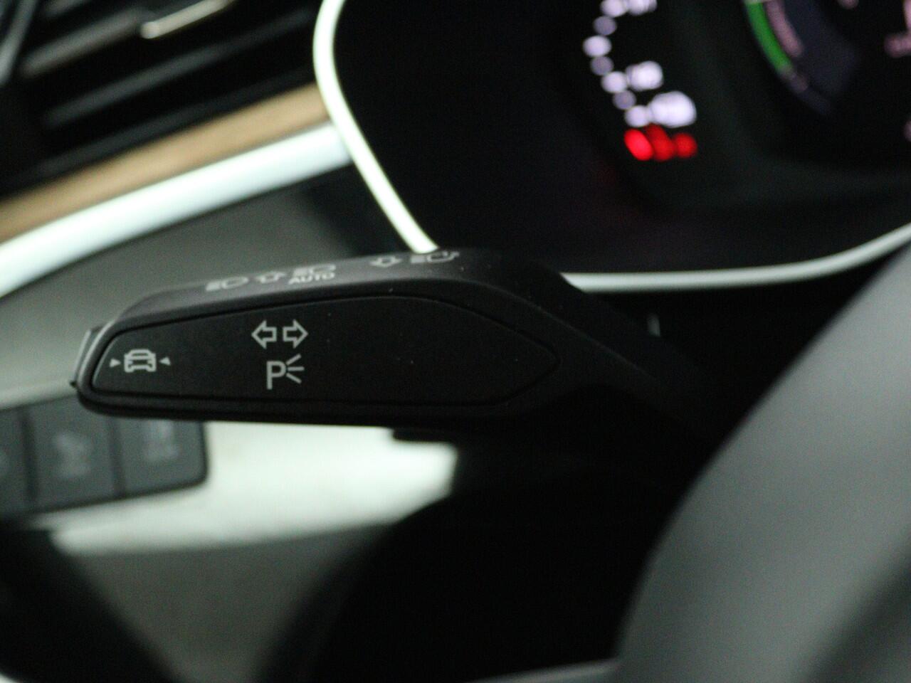 Audi Q3 45 TFSI e Advanced Edition | Virtual Cockpit | Navigatie Plus | LED | Stoelverwarming | Parkeerhulp voor en achter | Plug In Hybride |