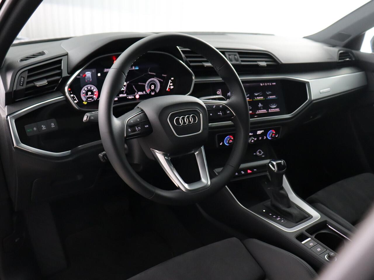 Audi Q3 Sportback 35 TFSI S Edition Competition S-Line (Elek. Trekhaak / Pano / ACC / Navi / Carplay)