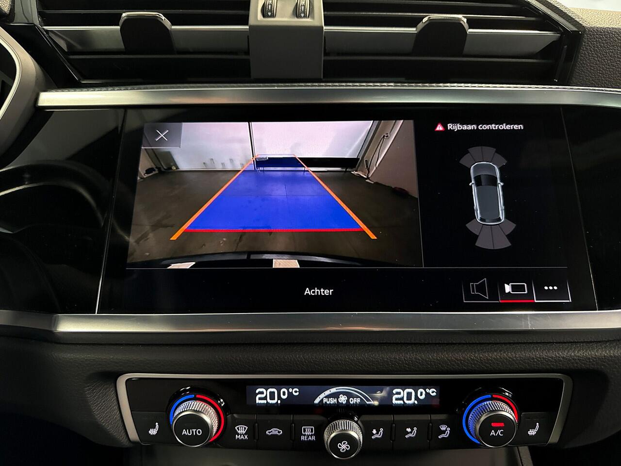 Audi Q3 45 245pk TFSIe S edition Stoelverwarming | Parkeersensoren voor en achter | Achteruitrijcamera