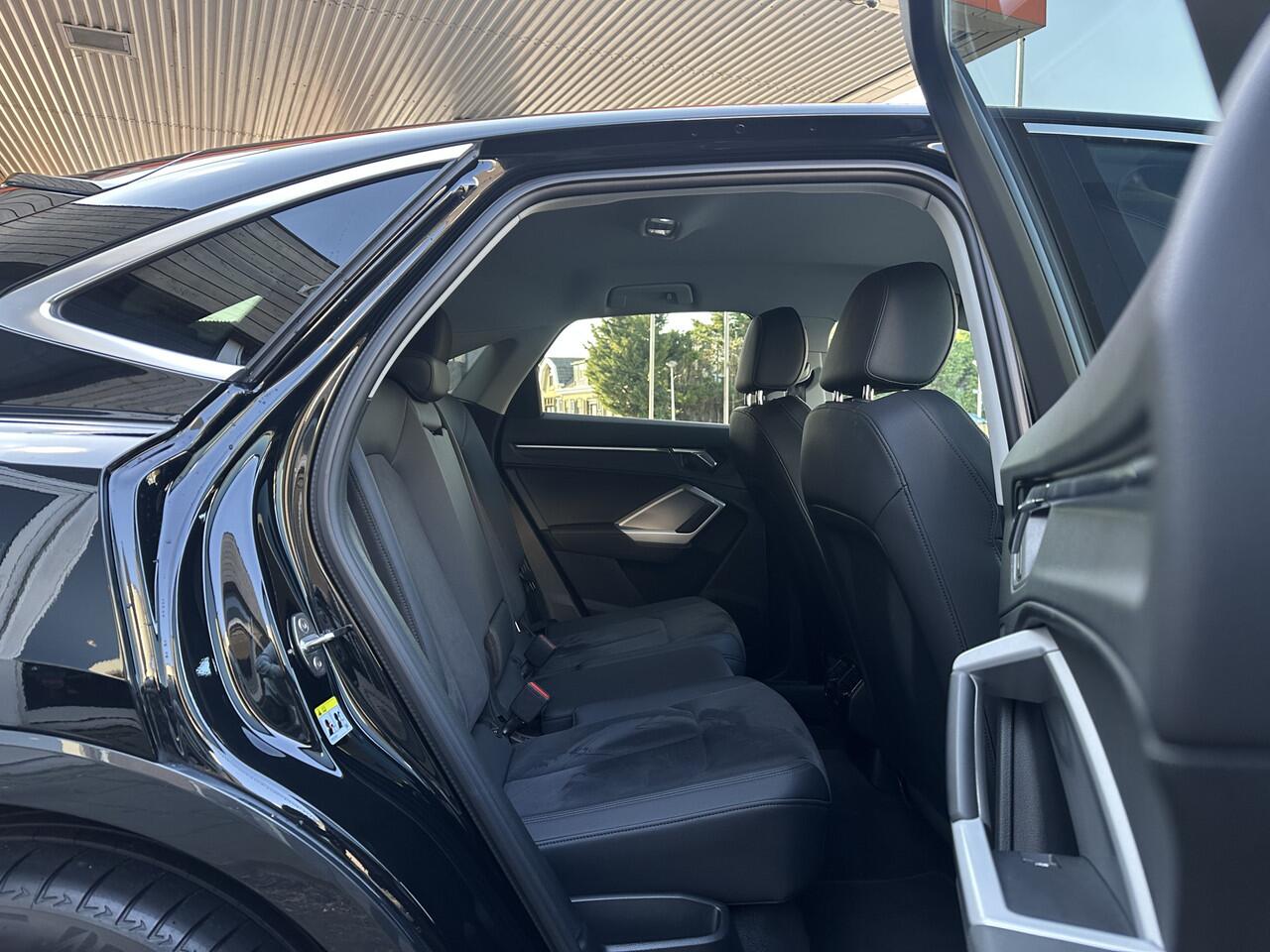 Audi Q3 Sportback 35 TFSI S-Line Edition Stoelverwarming/Camera/Navi/Apple Carplay/Android.