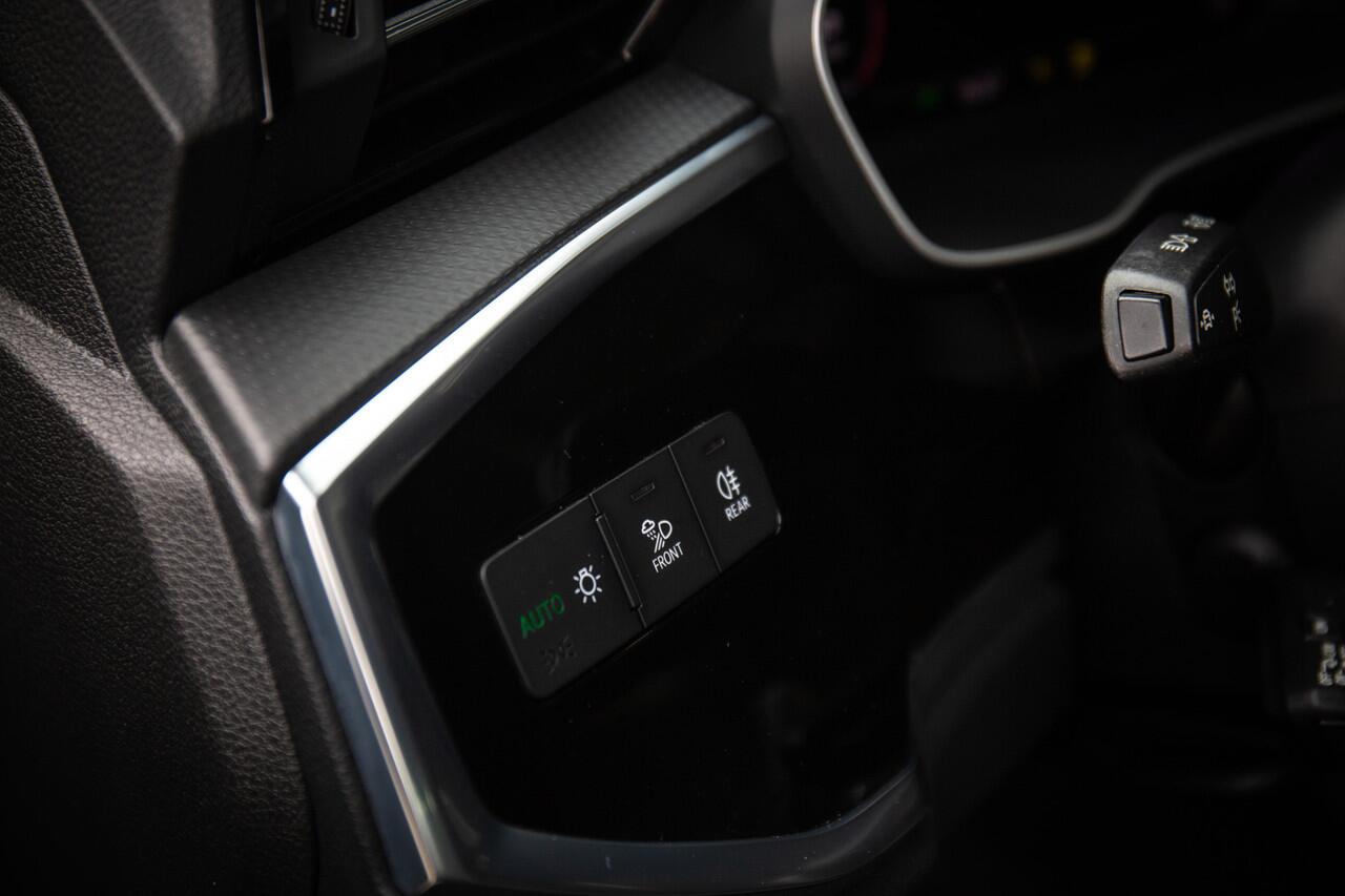 Audi Q3 35 TFSI Business Edition ,Stoelverwarming, Virtual Cockpit, Adaptive cruise, Regensensor