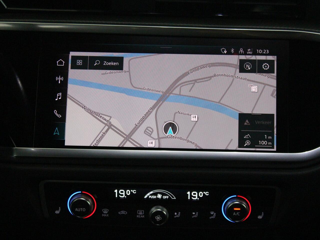 Audi Q3 35 TFSI S edition | Navi | Camera | Stoelverwarming |*