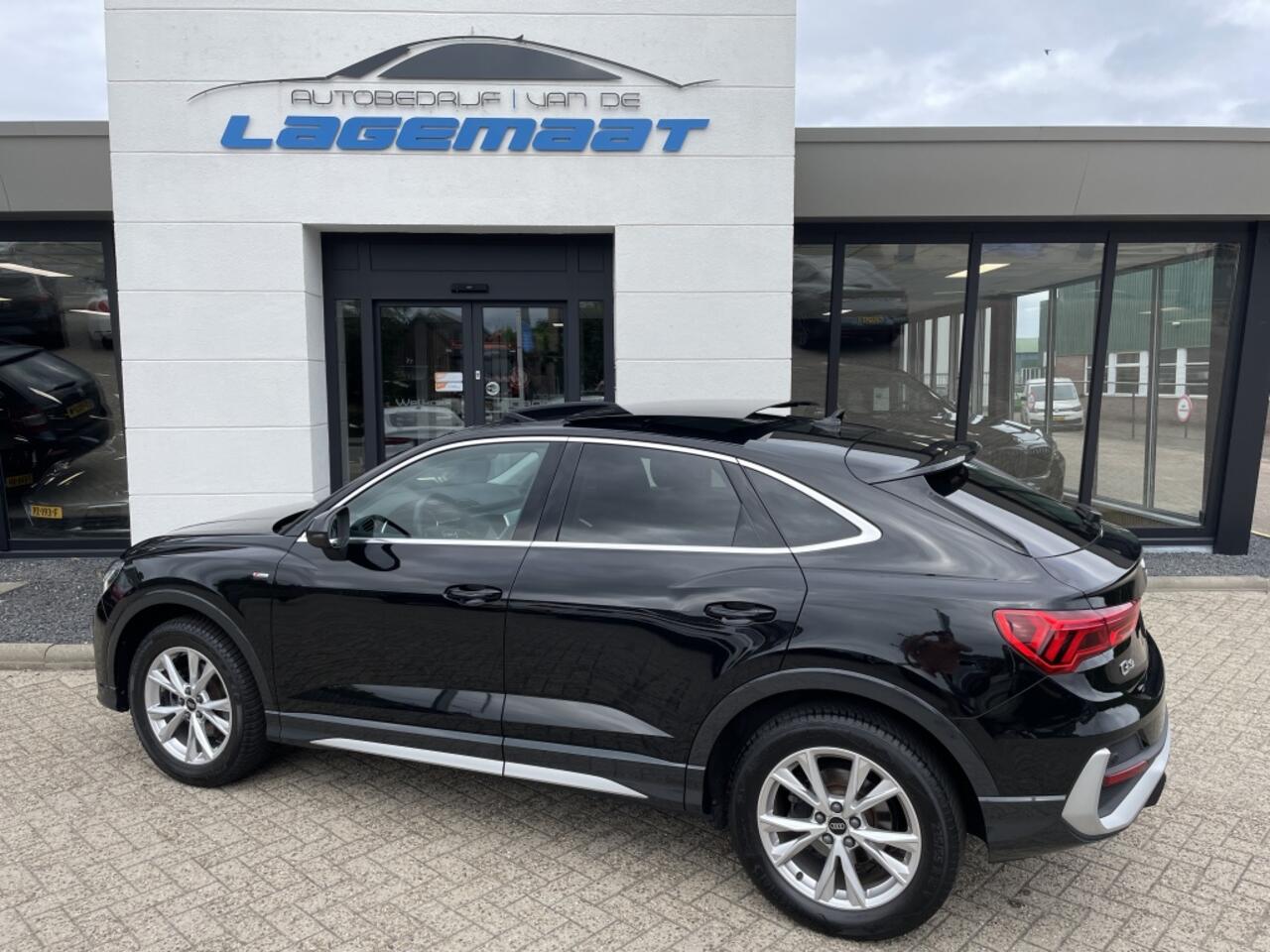 Audi Q3 Q3 Sportback 35 S line Automaat Panorama Dak