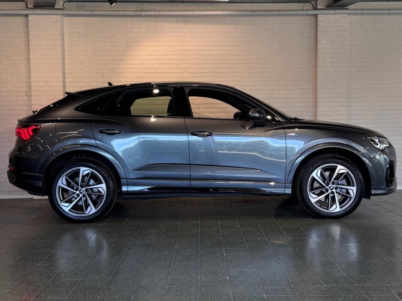 Audi Q3 45 TFSIe S-Line Black Edition Stoelv Sonos Sfeerv 19''