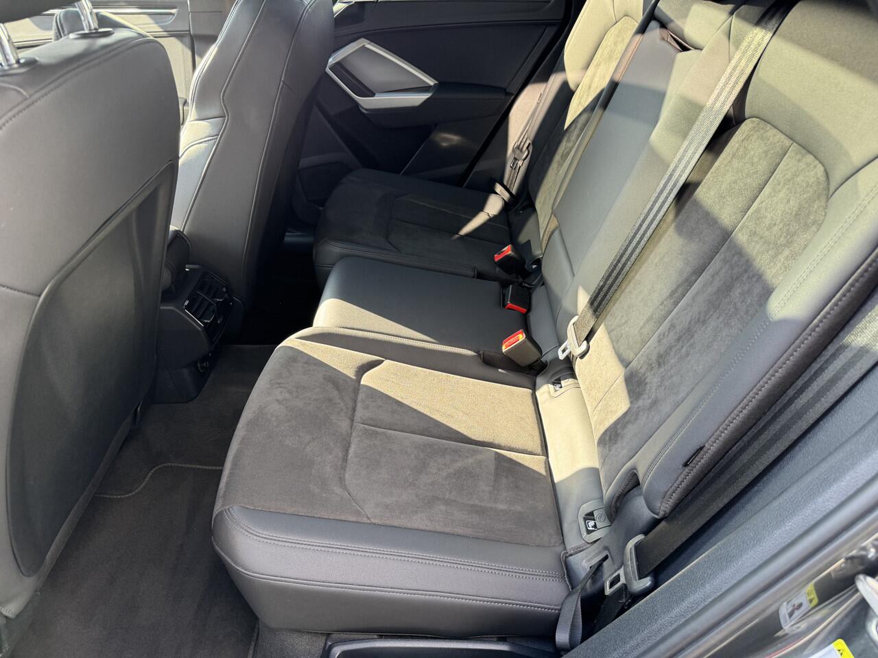 Audi Q3 Sportback 45 TFSIe 245 pk S-line Black Pano