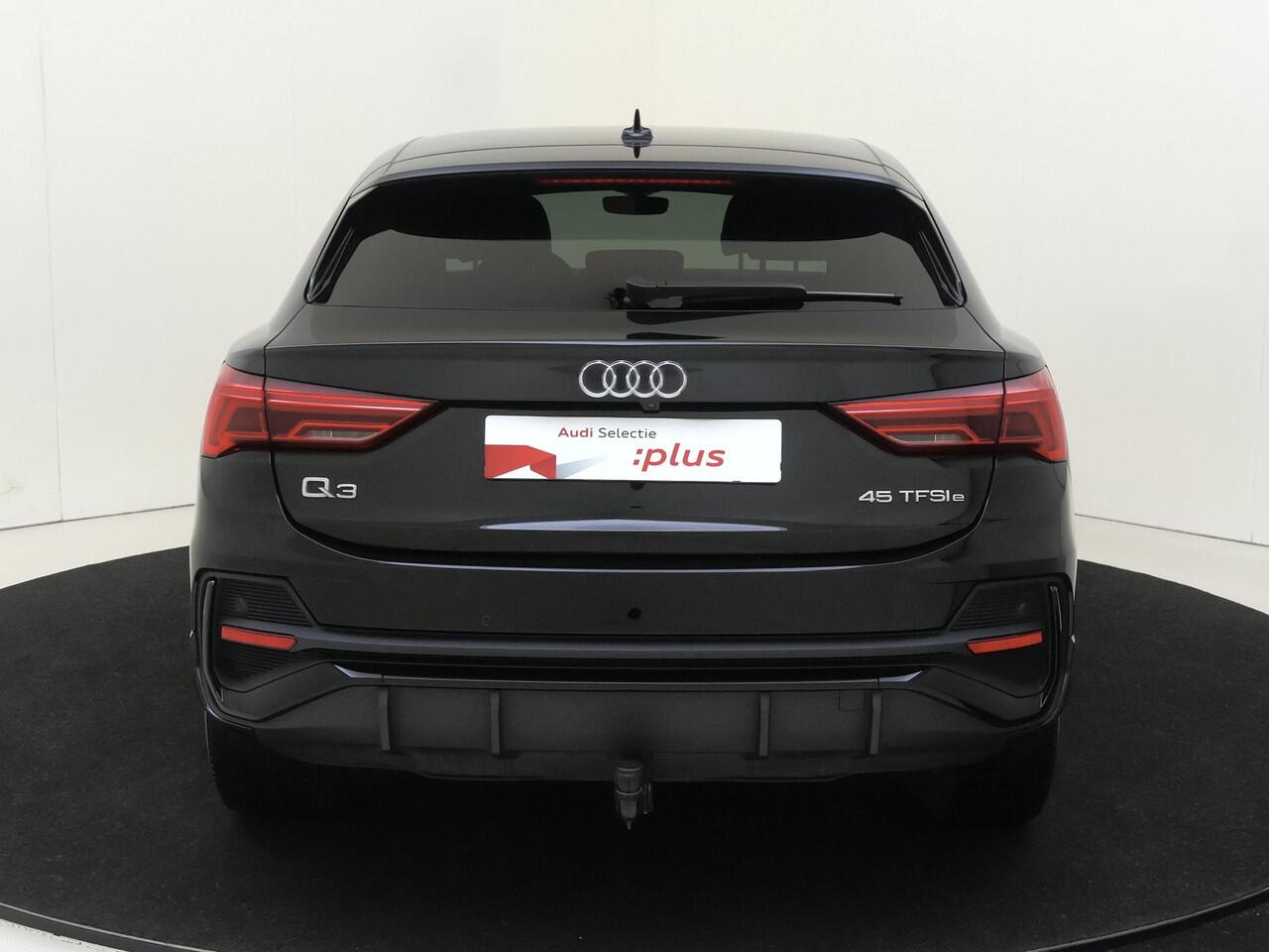 Audi Q3 Sportback 45 TFSI e S Edition | SoH 94% | Trekhaak | Achteruitrijcamera | Lederen bekleding | Dodehoek detectie | Keyless | CarPlay | Navigatie | Cruise control |
