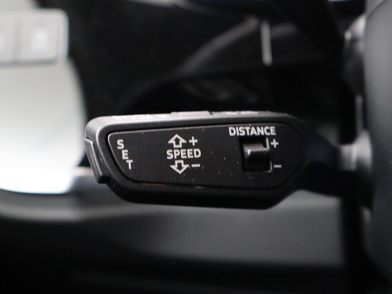 Audi Q3 S edition Competition 35 TFSI S tronic | 150 PK | Automaat | Adaptieve Cruise Control | Achteruitrijcamera | Afgevlakt Stuur | Keyless Entry | Inklapbare Spiegels | Volleder | Stoelverwarming | S Line |