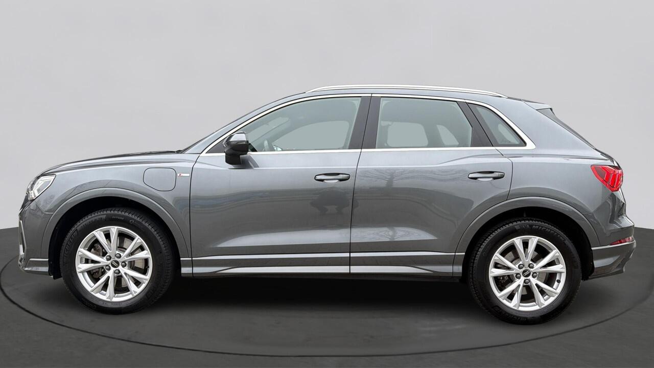 Audi Q3 45 TFSI e 245pk PHEV S-Line Edition / Trekhaak / Camera / PDC V+A