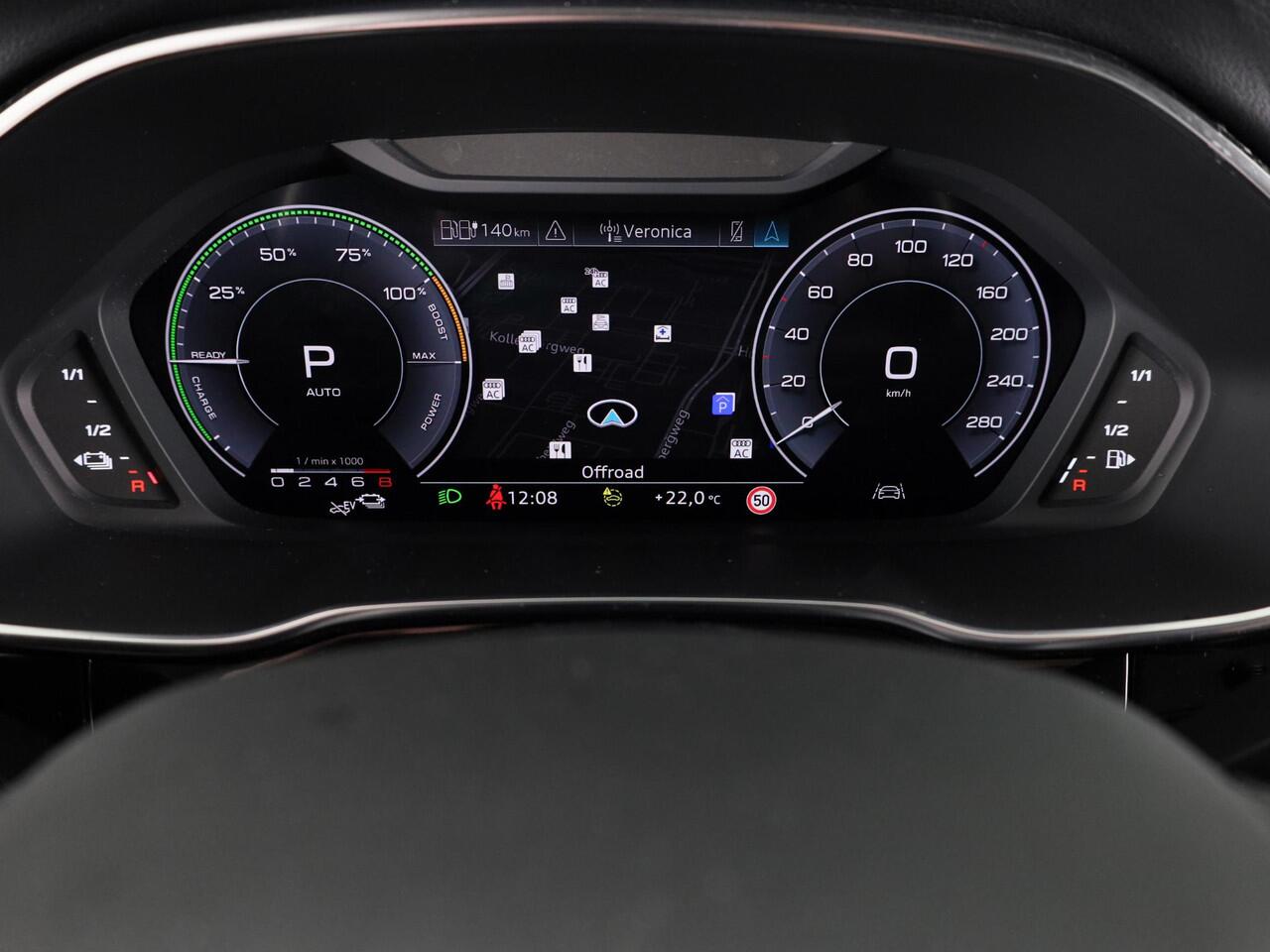 Audi Q3 45 TFSI e Business Edition 245 pk S-tronic | Navigatie | Elektr. trekhaak | Parkeersensoren | Achteruitrijcamera | LED koplampen | Stoelverwarming |