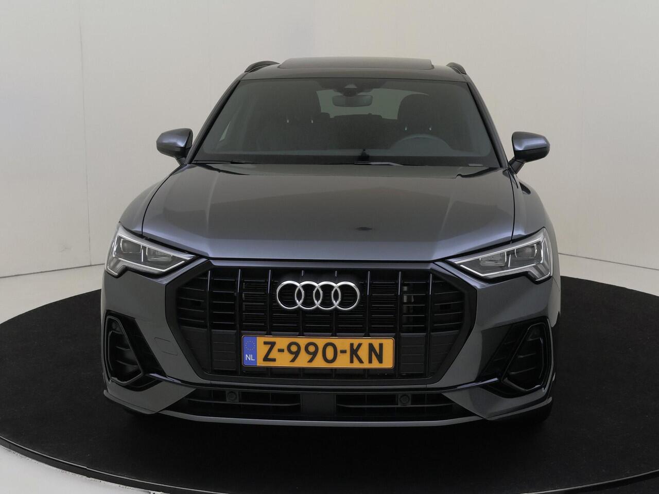 Audi Q3 35 TFSI S edition Competition | Panoramadak | Parkeerasisstent | Keyless | Navigatie Plus | Stoelverwarming | Achteruitrijcamera | CarPlay |