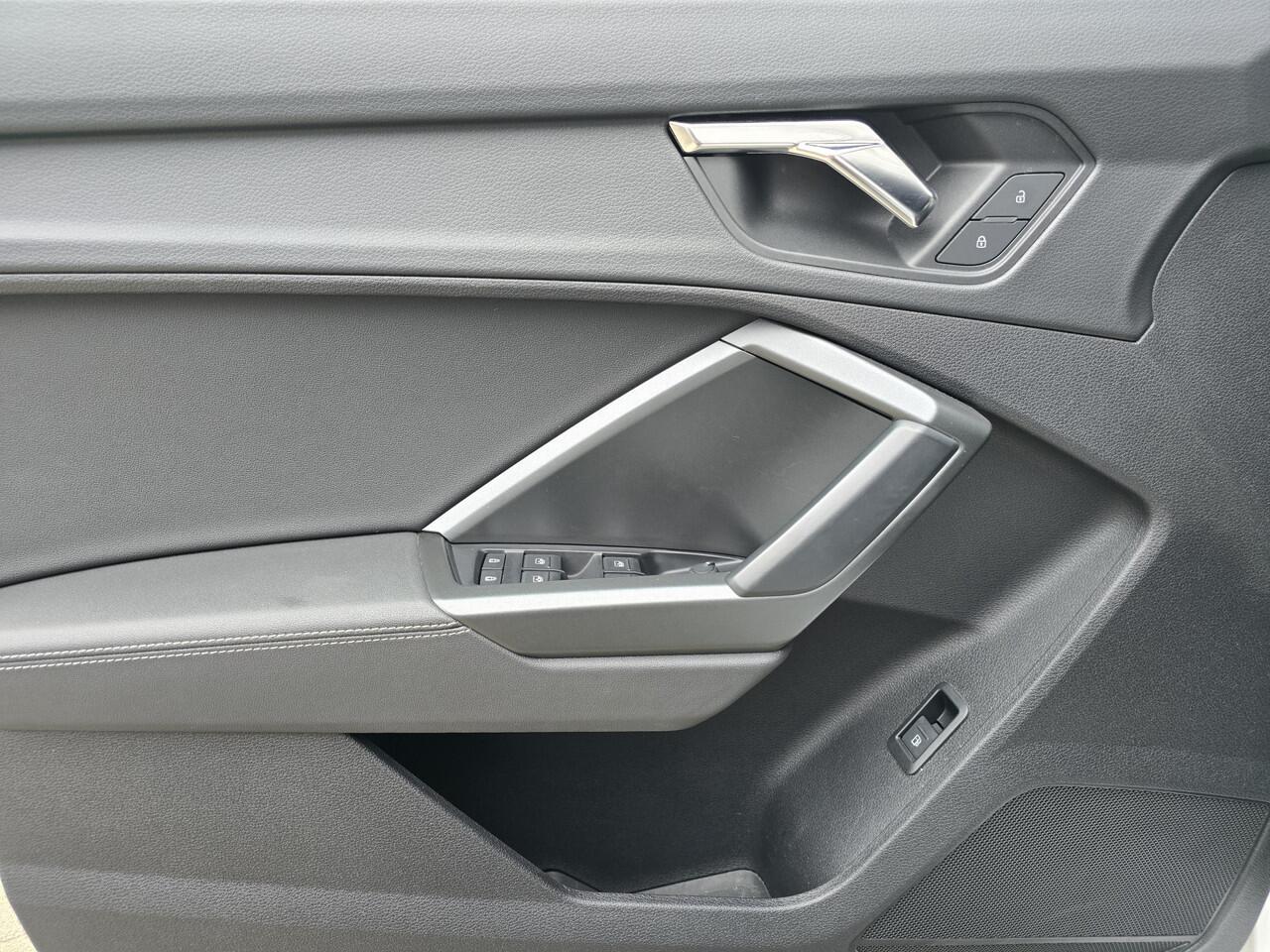 Audi Q3 45 TFSI e S edition PLUG IN HYBRID S-LINE AUT VIRTUAL COCKPIT 245 PK LED STOELVERWARMING ADAPTIVE CRUISE CONTROL AFGEVLAKT STUURWIEL