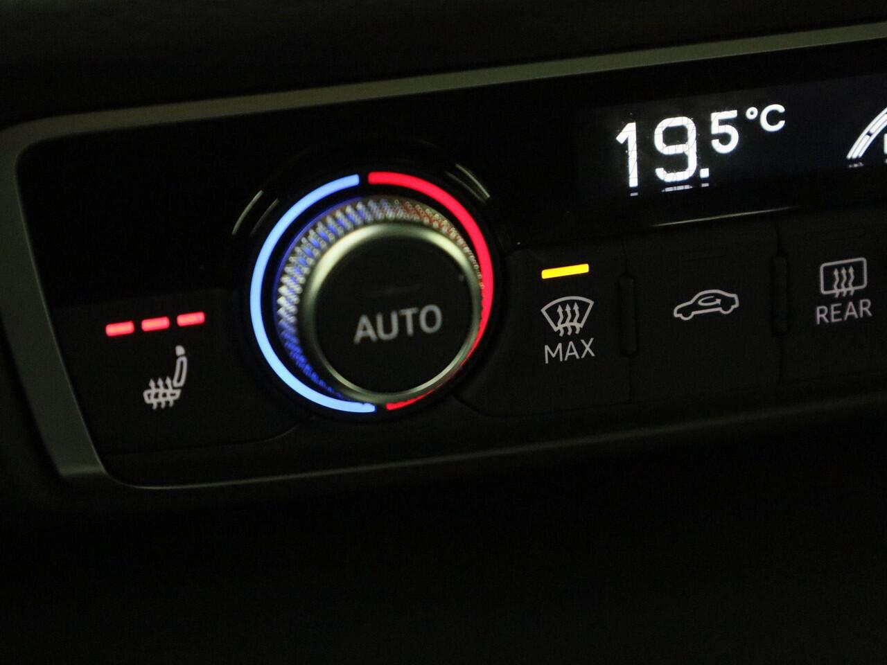 Audi Q3 Sportback 45 TFSIe 180kW/245PK S Line · Panoramadak ·Camera · Apple/Android Car Play · Stoelverwarming · Navigatie ·