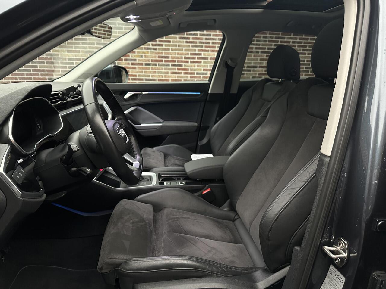 Audi Q3 45 TFSI quattro Pro Line 360 Panorama Trekhaak Dealer Ondrh Led