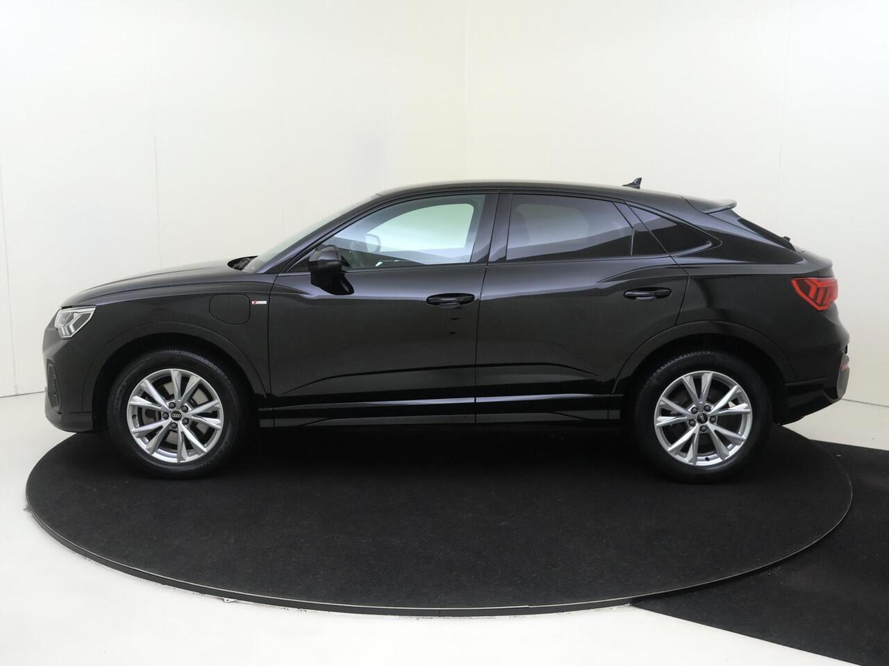 Audi Q3 Sportback 45 TFSI e S Edition | SoH 94% | Trekhaak | Achteruitrijcamera | Lederen bekleding | Dodehoek detectie | Keyless | CarPlay | Navigatie | Cruise control |