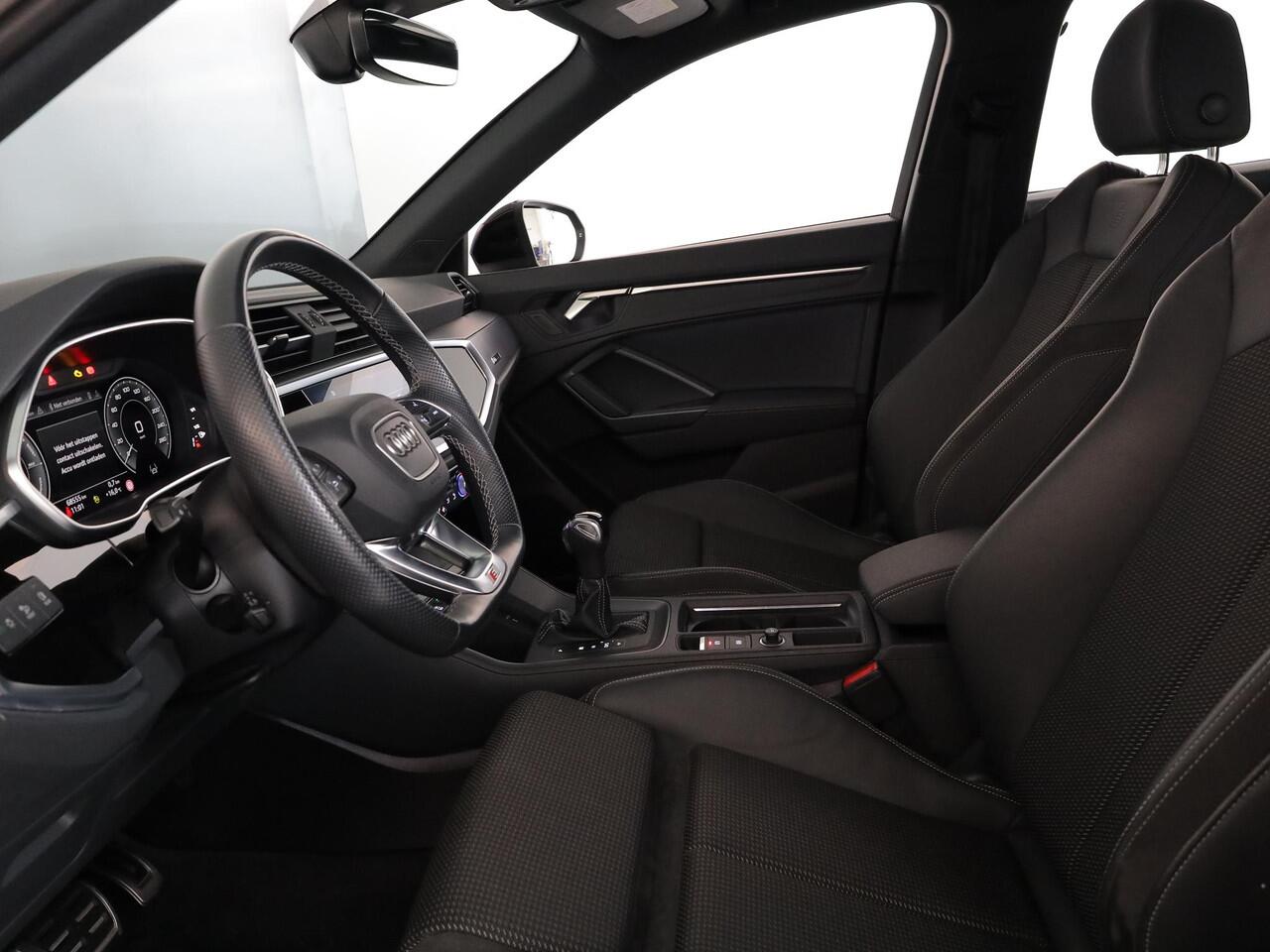 Audi Q3 45 TFSI e Business Edition 245 pk S-tronic | Navigatie | Parkeersensoren | Achteruitrijcamera | Adaptieve cruise control | Stoelverwarming | S-Line interieur |