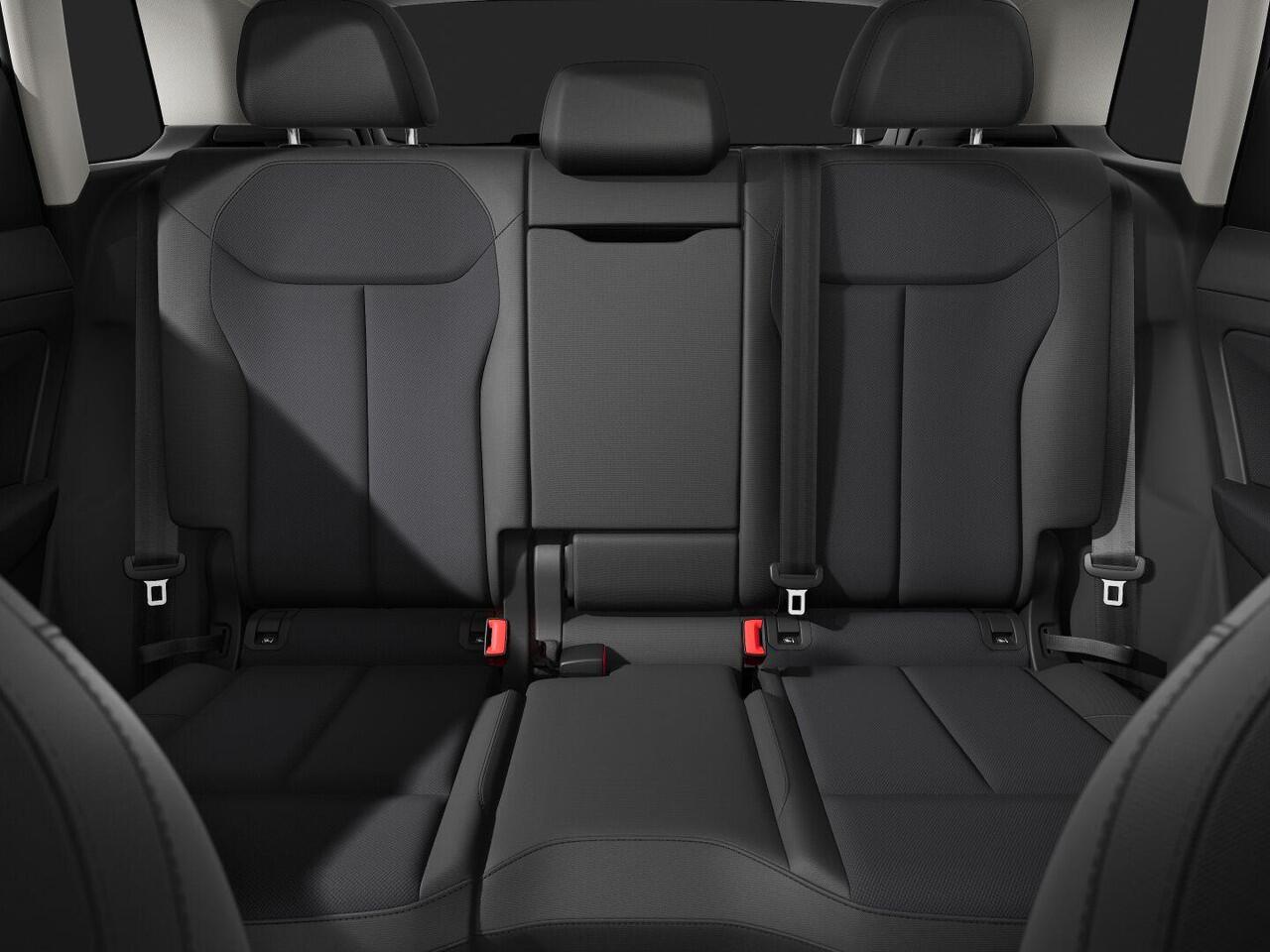 Audi Q3 Advanced edition e-hybrid 272 | Techniekpakket plus | Ambiente lichtpakket | Privacy glas | Functioneel pakket |