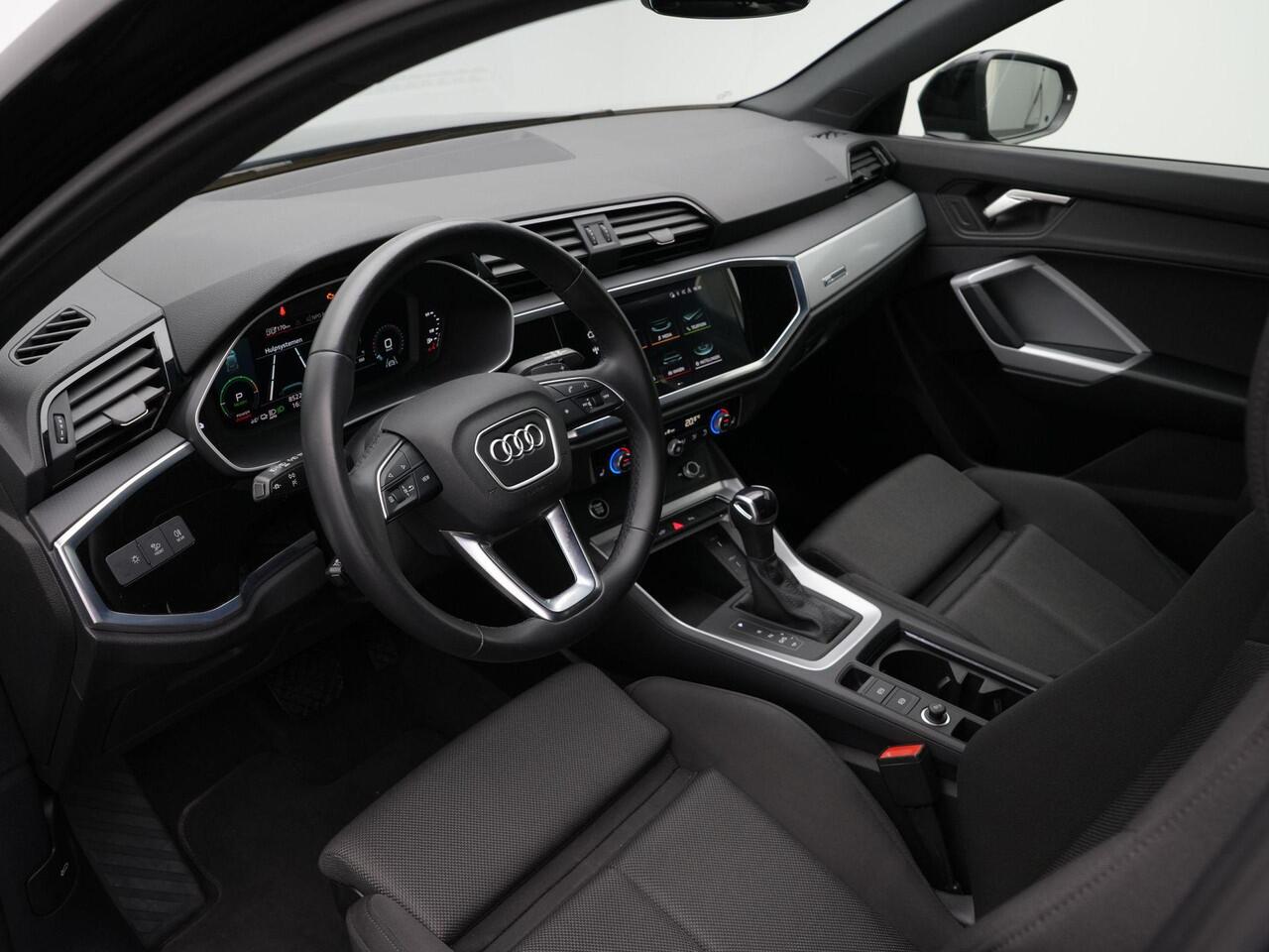 Audi Q3 45 TFSI e 245 pk edition | Achteruitrijcamera | Stoelverwarming | Carplay | 18 inch