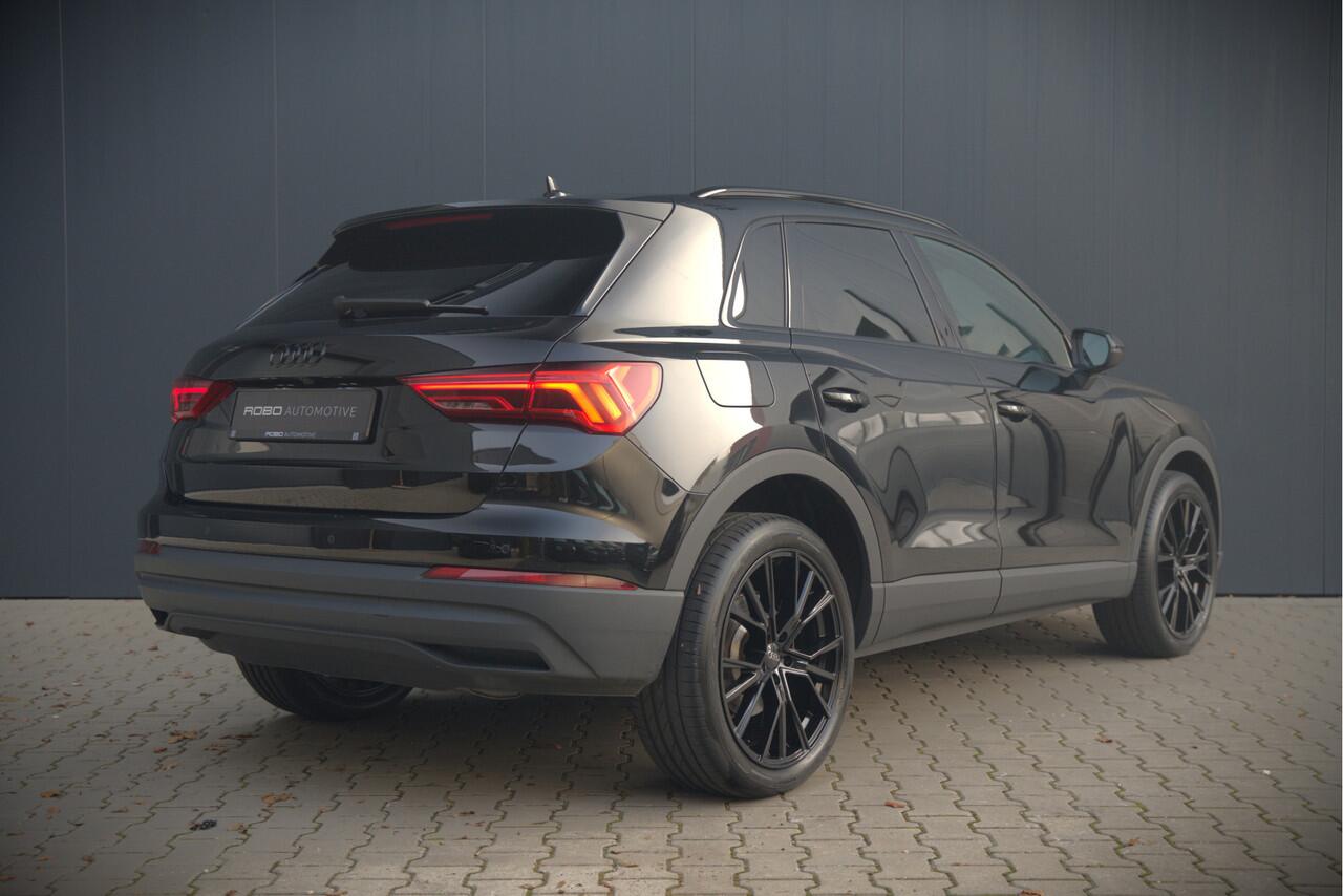 Audi Q3 45 TFSI e Advanced edition | Navigatie | Keyless | Stoelverwarming | Camera | Stuurverwarming | Parkeersensoren | Black Edition | Adaptive Cruise Control | DAB | Navigatie | Ambiance Verlichting | Digital Dash | LED |