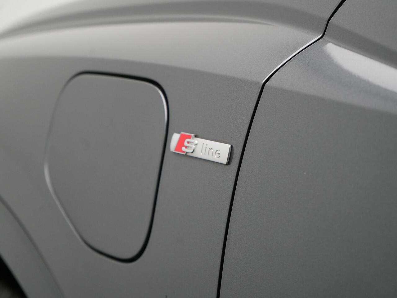 Audi Q3 45 TFSI e S Line Plug In Hybrid 245pk Dealer O.H. PHEV | Apple Carplay | Navigatie | Blis | Cruise Control | Virtual Cockpit | DAB | L.M"18 |