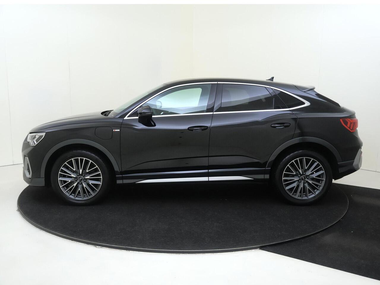 Audi Q3 Sportback 45 TFSI e S Edition | Dodehoek detectie | Sfeerverlichting | Navigatie Plus | Keyless | Adaptieve cruise control | CarPlay | Full LED verlichting |