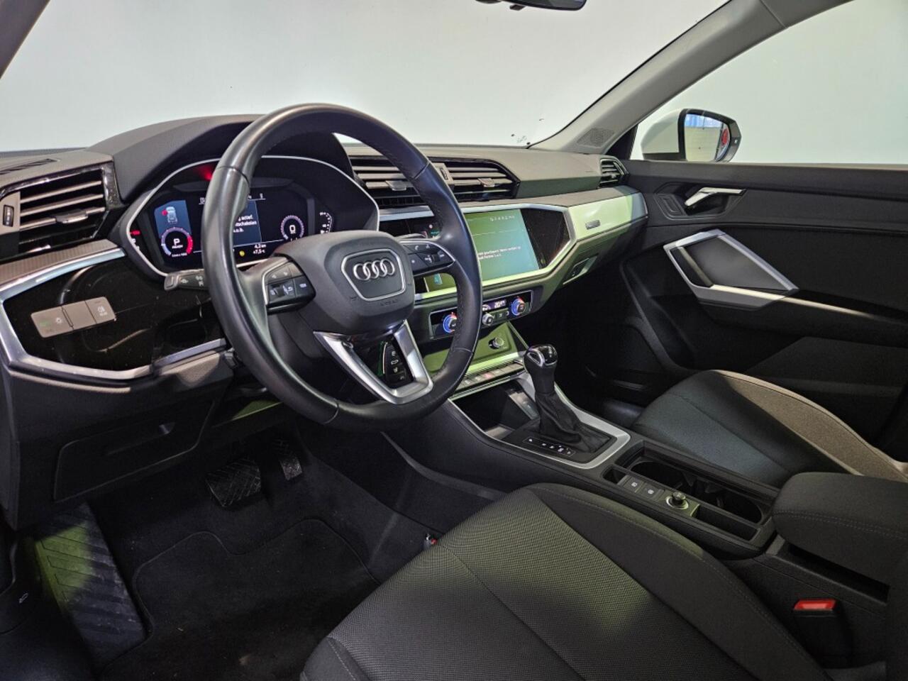 Audi Q3 35 TFSI Pro Line / Trekhaak / LED / NL Auto