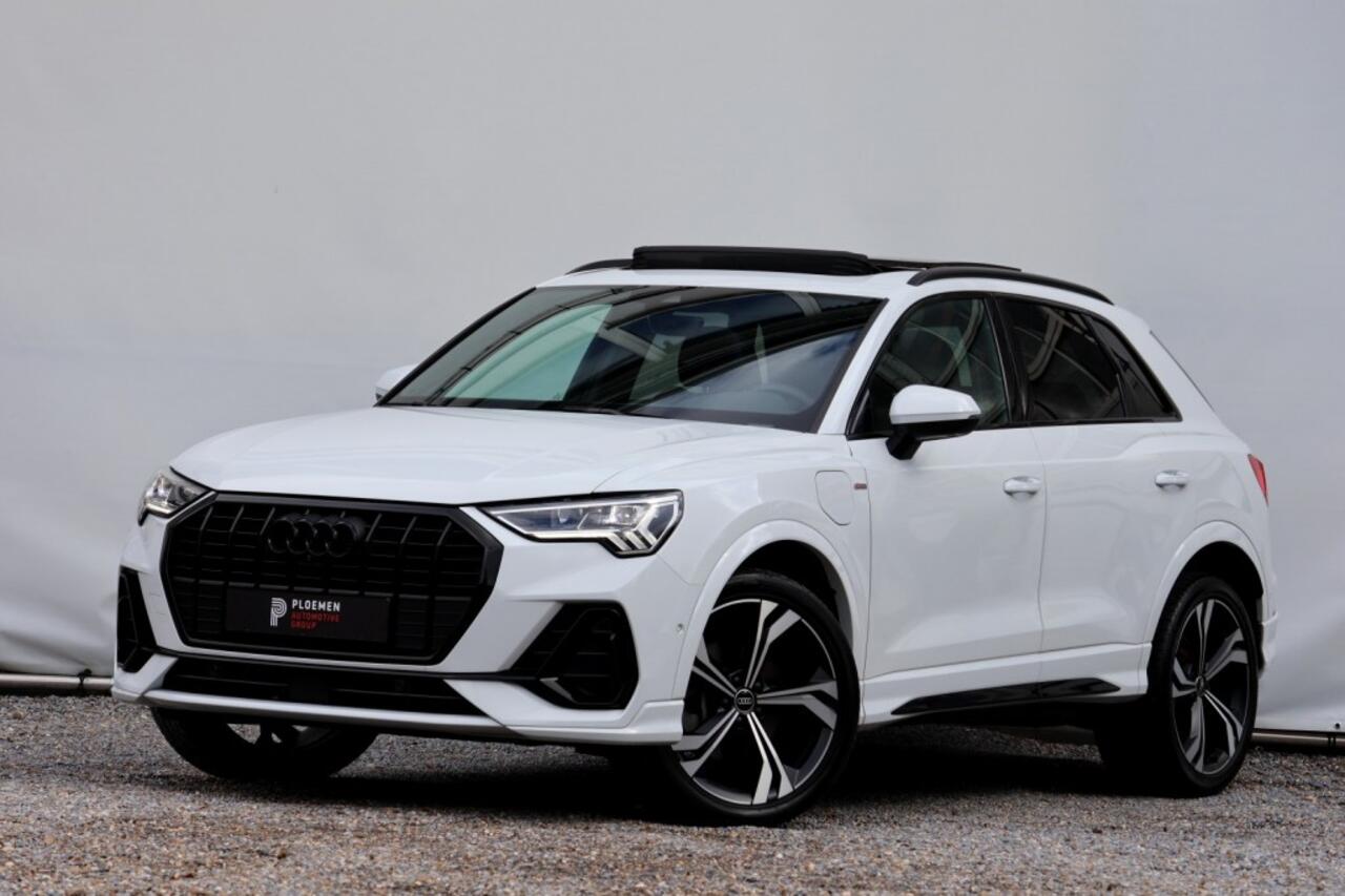 Audi Q3 45 TFSI e S-Line - 245 pk **Pano / Trekhaak / Sonos / Carbon