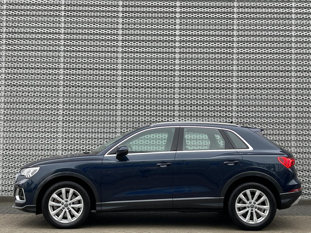 Audi Q3 40 TFSI 190PK quattro Business Edition / Navigatie / App connect / 360 Camera / Digitaal dashboard / Zwenkbare trekhaak /