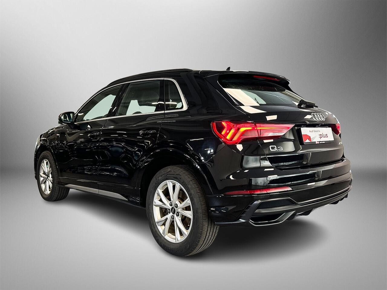 Audi Q3 45 245pk TFSIe S edition Stoelverwarming | Parkeersensoren voor en achter | Achteruitrijcamera