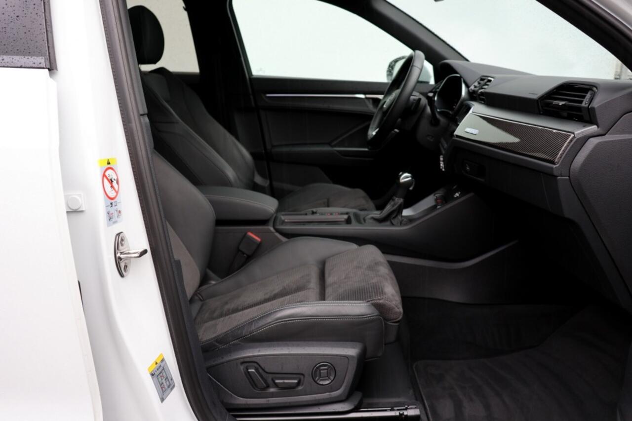 Audi Q3 45 TFSI e S-Line - 245 pk **Pano / Trekhaak / Sonos / Carbon