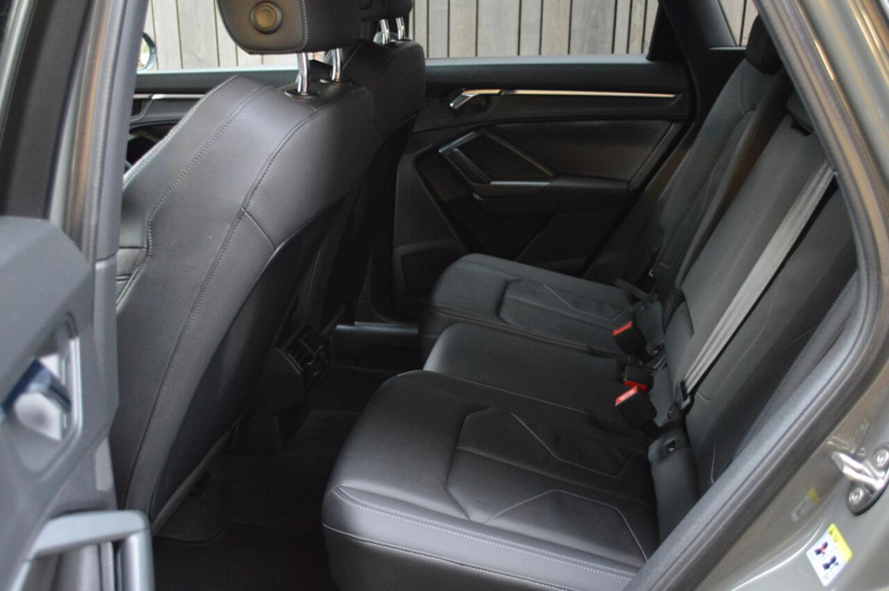 Audi Q3 40 TFSI Quattro S-Line Led Panorama Leder Camera CarPlay Pdc