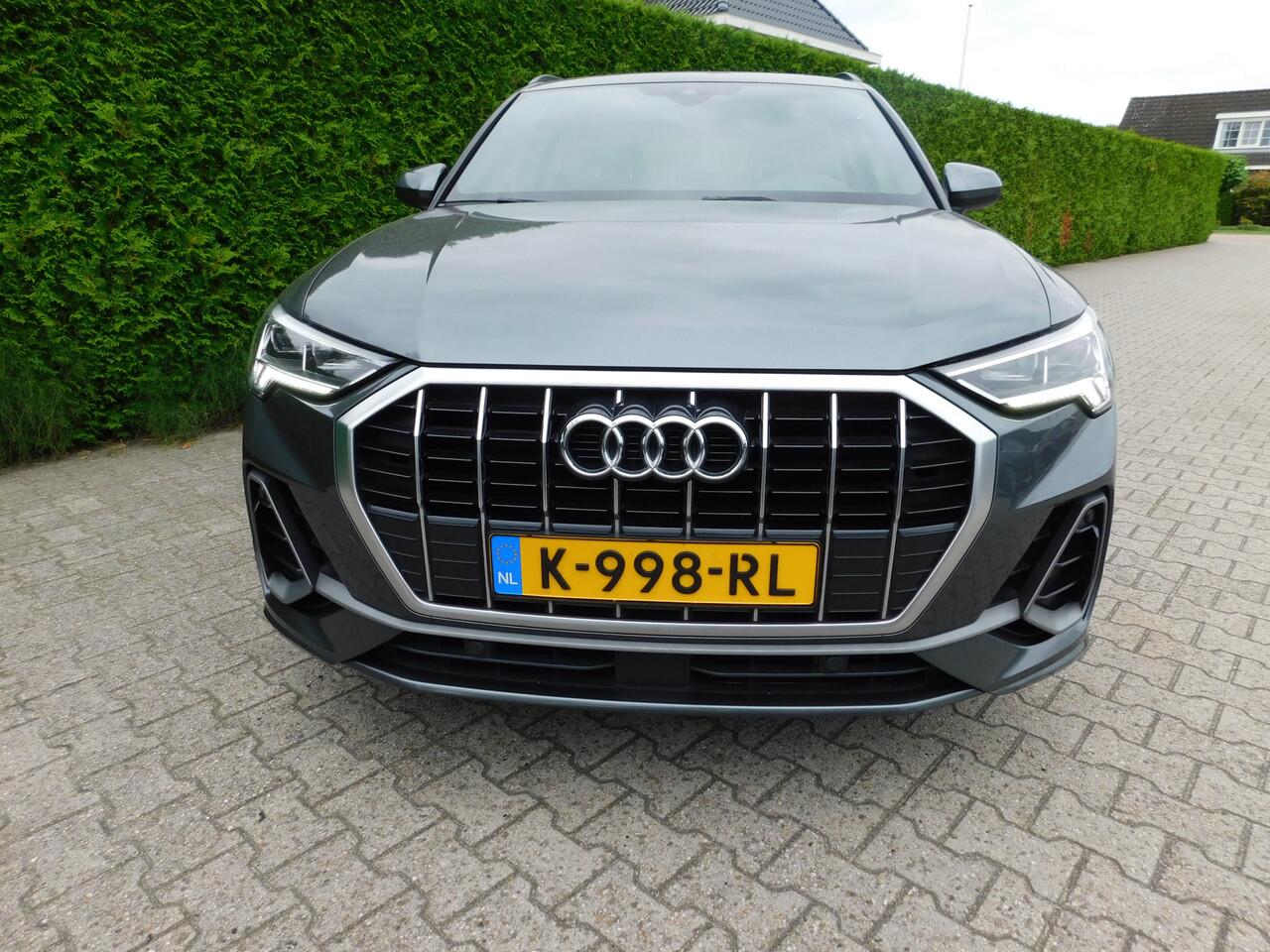Audi Q3 35 TFSI S-tronic, 2X S-line, Carplay, Pdc