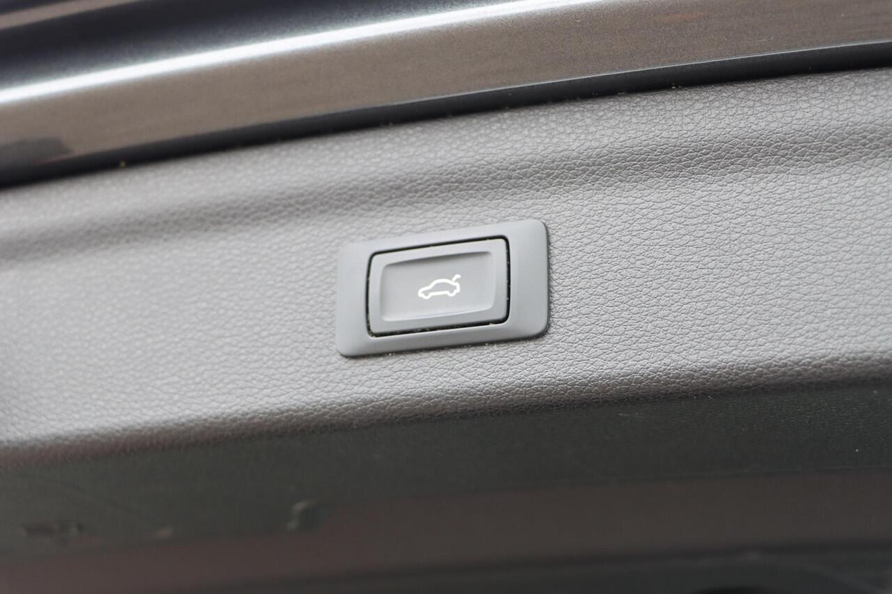 Audi Q3 35 TFSI S edition 150pk S-Tronic | 19'' Lichtmetaal | Elektrische achterklep