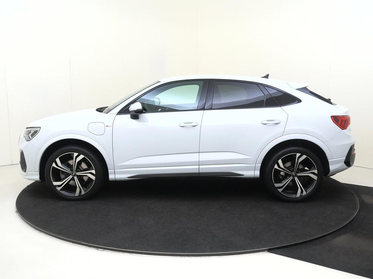 Audi Q3 Sportback 45 TFSI e S Edition | SoH 92% | Achteruitrijcamera | Keyless | Cruise control | Audi virtual cockpit | Stoelverwarming | CarPlay | Navigatie |