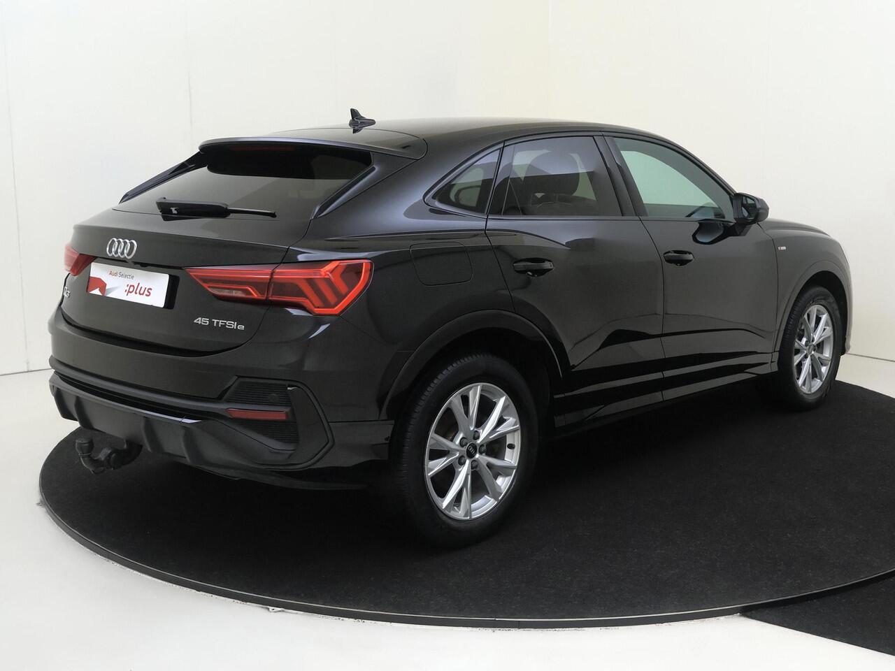 Audi Q3 Sportback 45 TFSI e S Edition | SoH 94% | Trekhaak | Achteruitrijcamera | Lederen bekleding | Dodehoek detectie | Keyless | CarPlay | Navigatie | Cruise control |