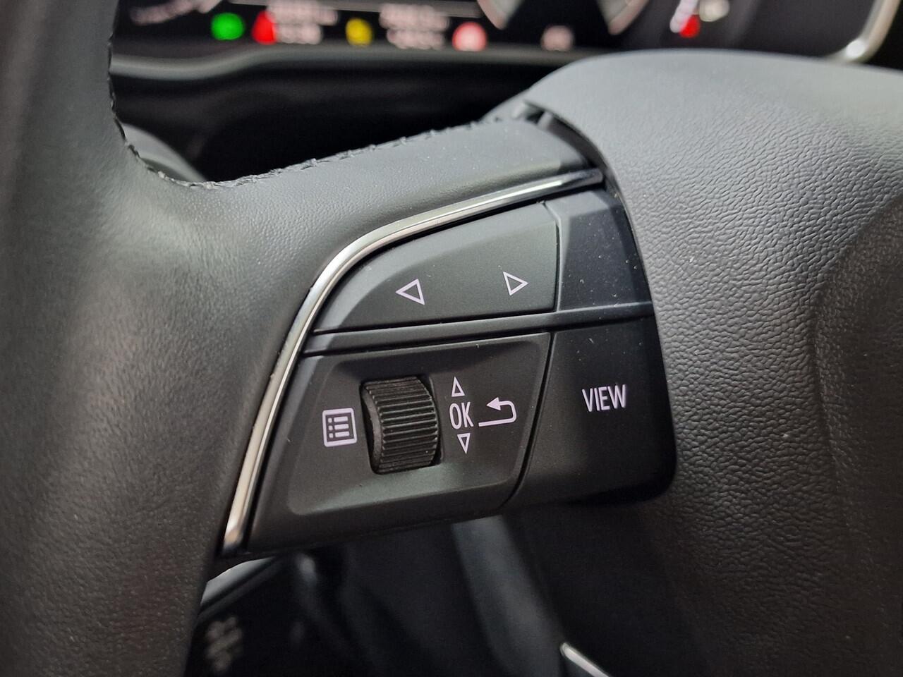 Audi Q3 35 TFSI 150pk S-Tronic S-Line | Camera | Leder/alcantara, Cruise control