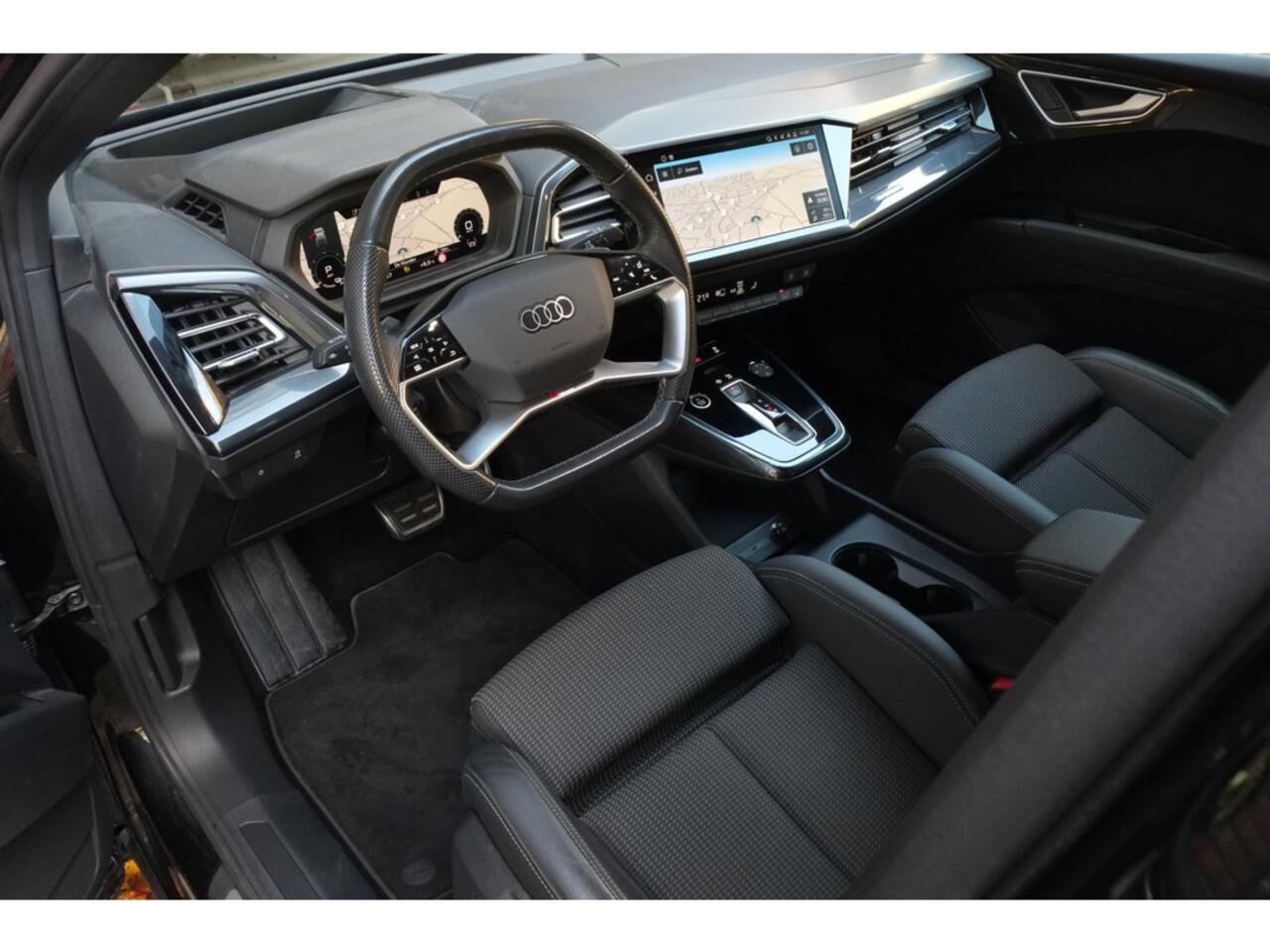 Audi Q4 40 Advanced edition 77 kWh ACC, Head-up, Achteruitrijcamera