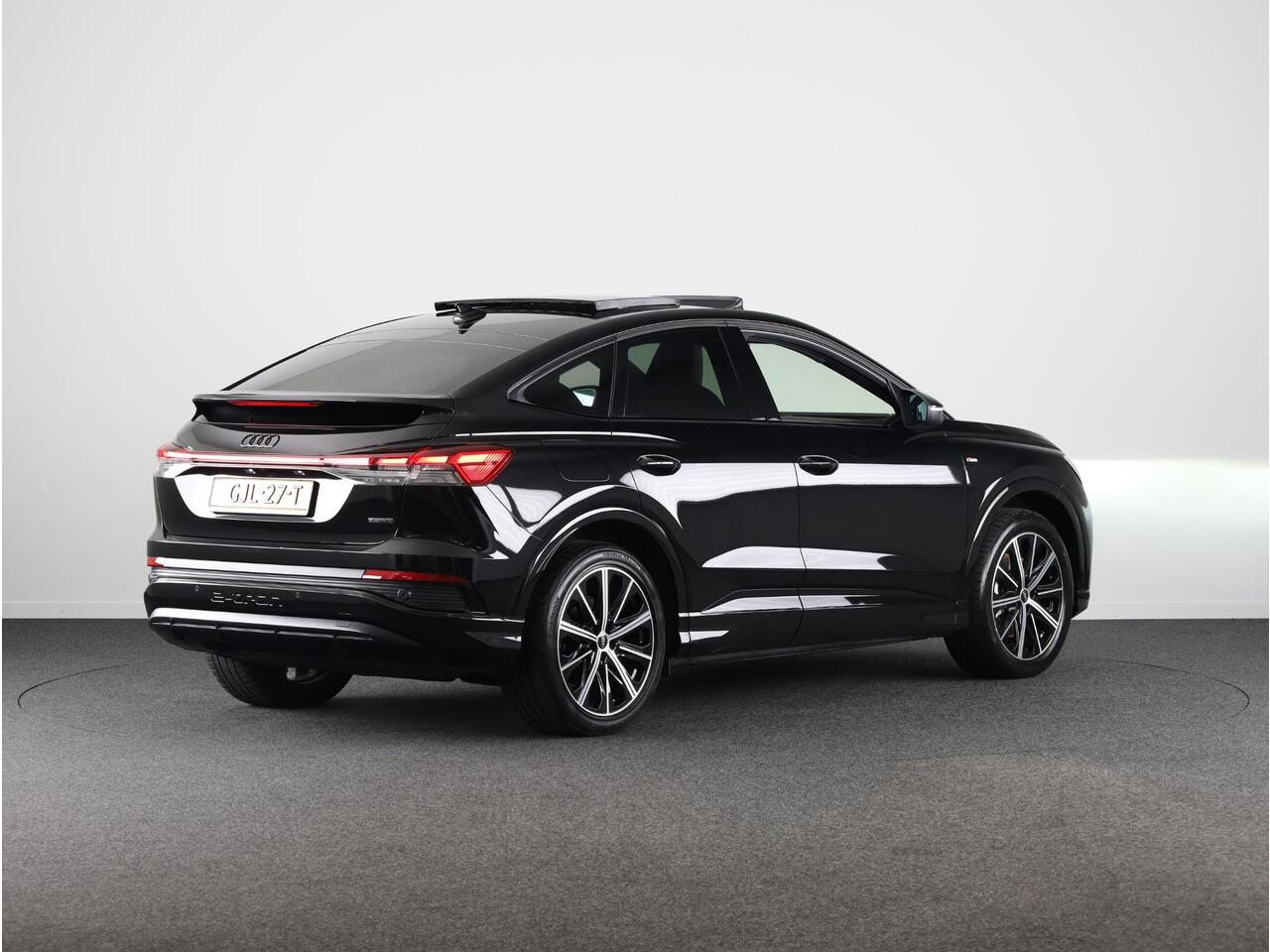 Audi Q4 Sportback e-tron 45 quattro S Edition 82 kWh 286pk | Panoramadak | lederen bekleding | SONOS premium Audio | Parkeercamera|