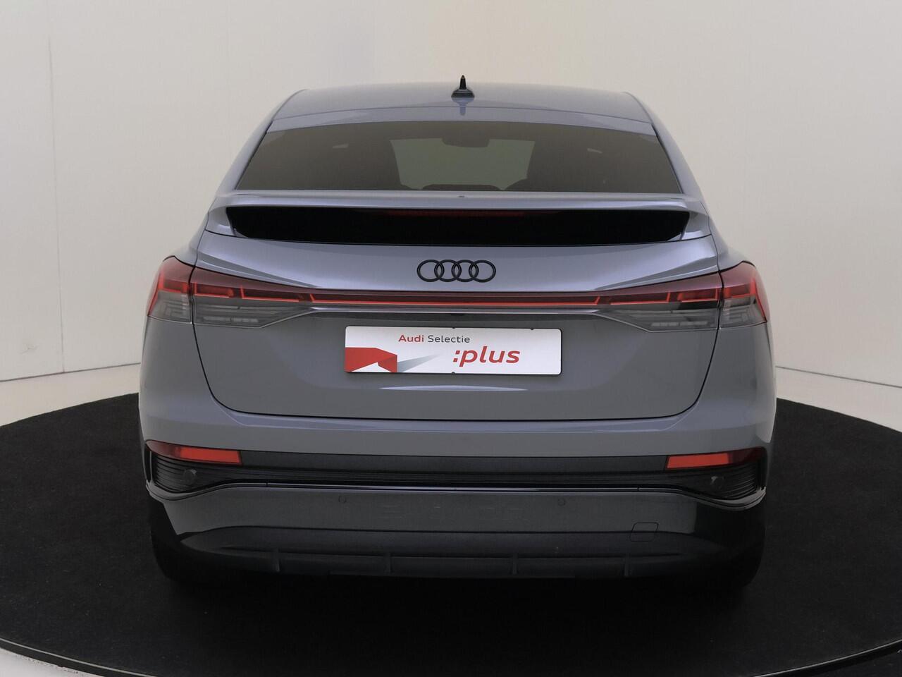 Audi Q4 Sportback e-tron 40 S edition 77 kWh | Head-up display | Keyless | LED matrix verlichting | Adaptieve cruise control | Achteruitrijcamera | Navigatie Plus | Leder/alcantara bekleding |