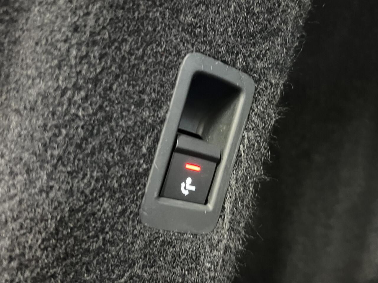 Audi Q4 Sportback e-tron 45 S Edition 82 kWh | NAVI | TREKHAAK | ACC | STOELVERWARMING |