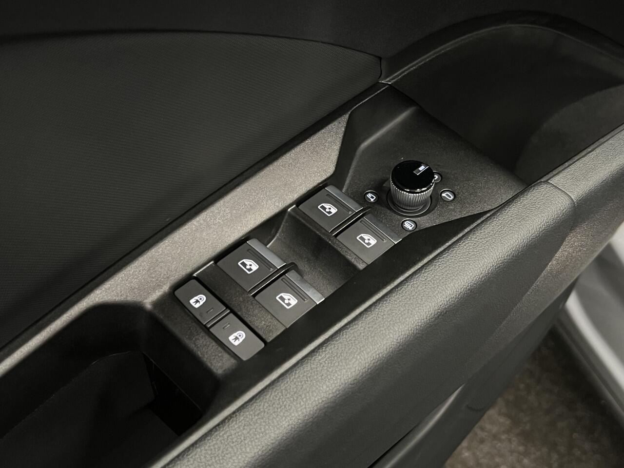 Audi Q4 Sportback e-tron 45 S Edition 82 kWh | NAVI | TREKHAAK | ACC | STOELVERWARMING |